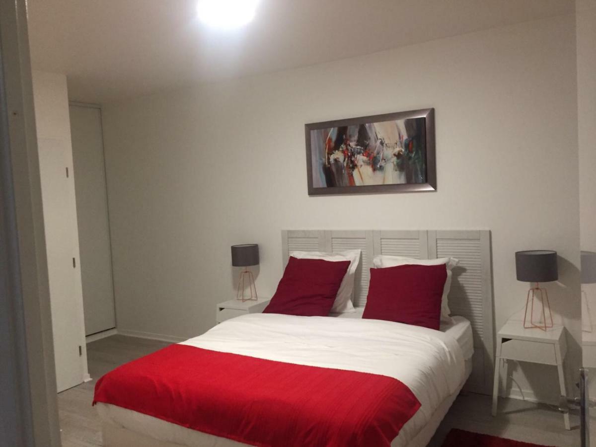 Red-line Apartment