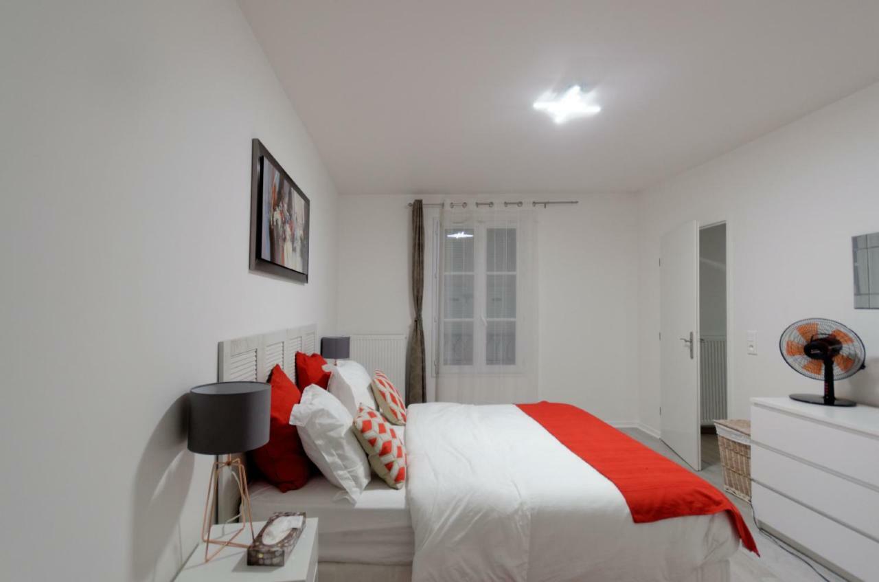 Red-line Apartment *