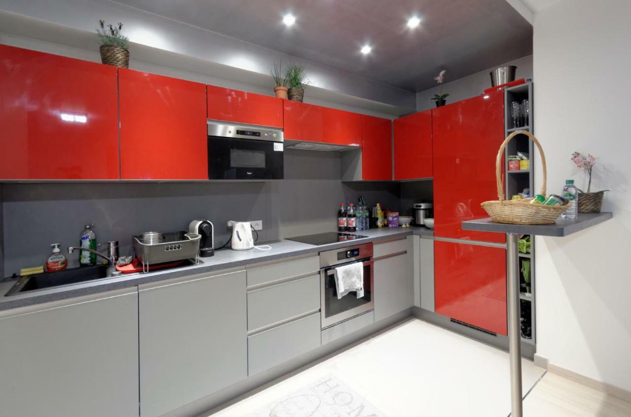Red-line * Serris